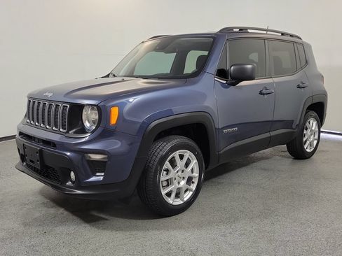 Used 2022 Jeep Renegade Latitude AWD/4WD image 3