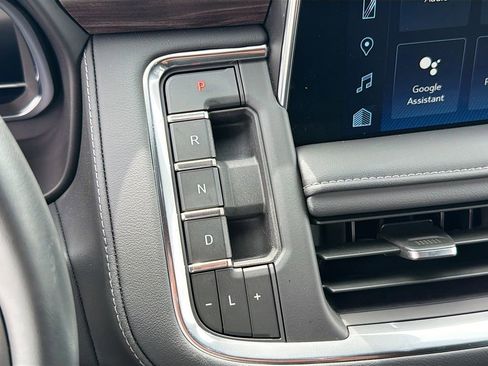 Used 2024 Chevrolet Tahoe Z71 w/ Luxury Package image 16