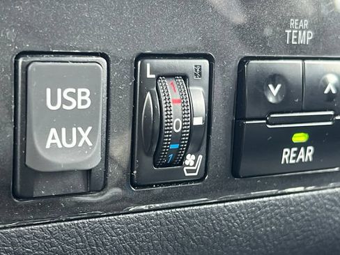 Used 2018 Toyota Sequoia Platinum AWD/4WD image 14