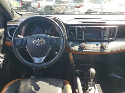 Used 2017 Toyota RAV4 SE image 12