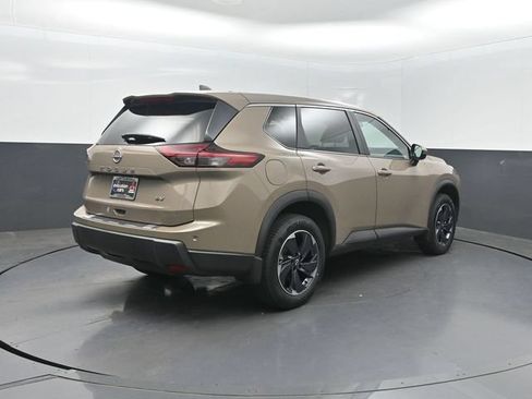 Used 2024 Nissan Rogue SV FWD image 32