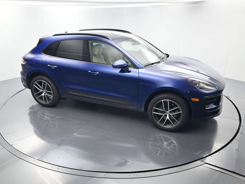Certified 2025 Porsche Macan AWD/4WD image 40