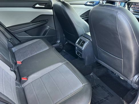 Used 2022 Volkswagen Taos SE FWD image 19