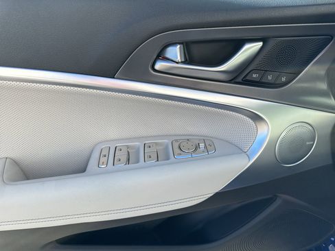 Used 2025 Genesis G70 2.5T w/ Sport Prestige Package image 19