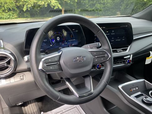 Used 2026 Chevrolet Equinox LT w/ Convenience Package II FWD image 17
