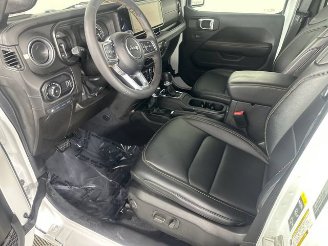 Used 2024 Jeep Wrangler Unlimited Sahara AWD/4WD image 3