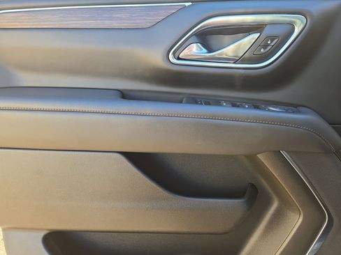 Used 2023 Chevrolet Suburban High Country image 15