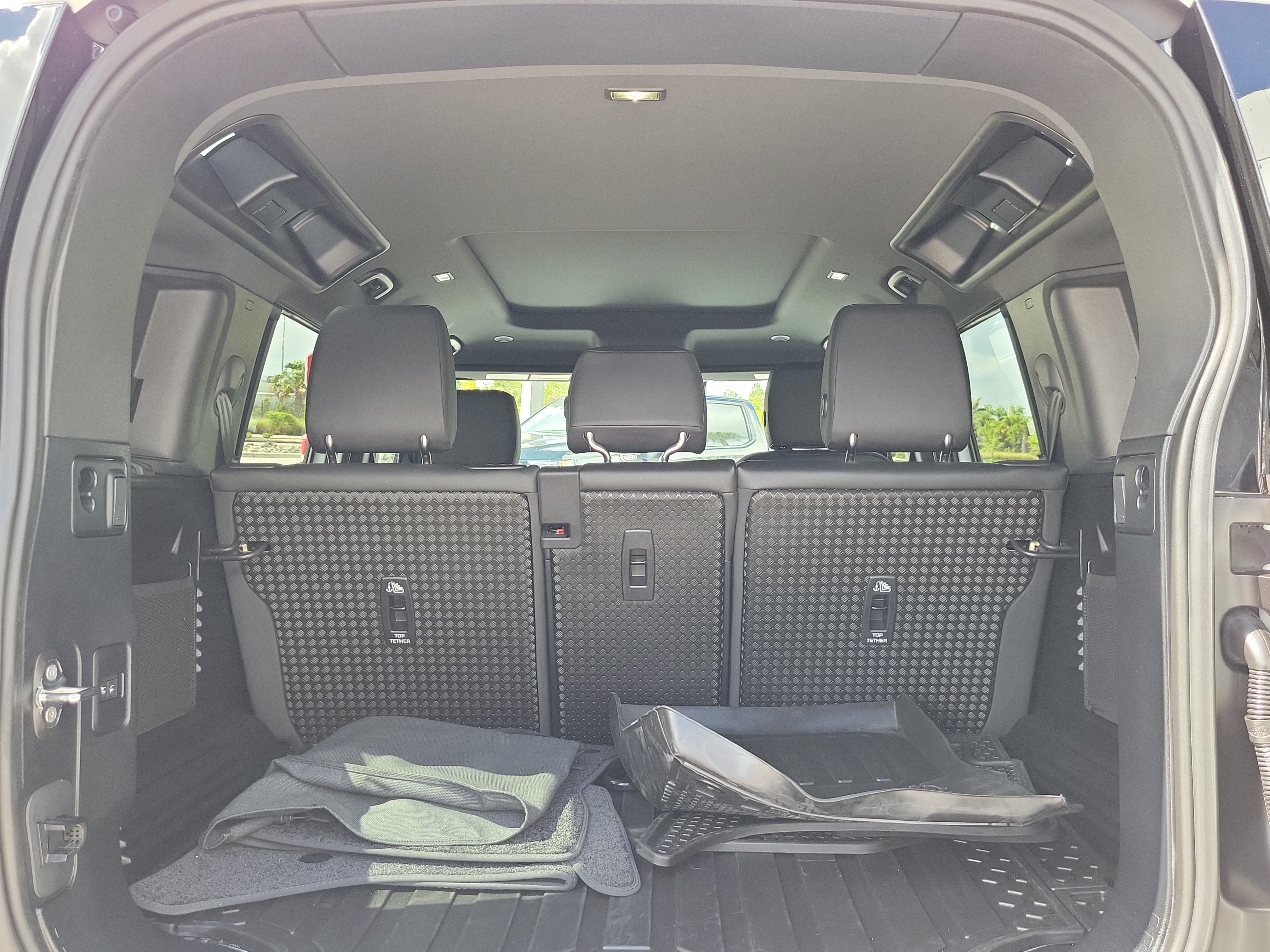 Used 2025 Land Rover Defender 110 S AWD/4WD image 18