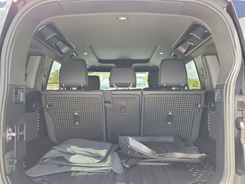 Used 2025 Land Rover Defender 110 S image 18