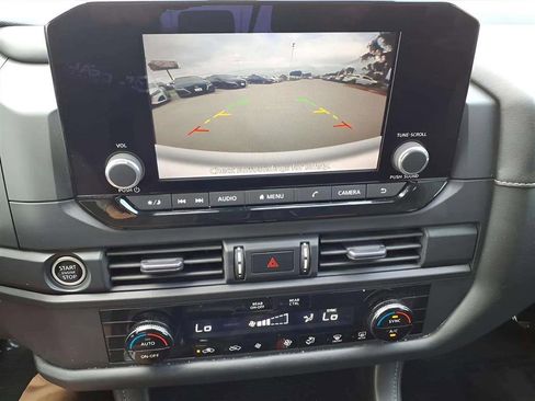 Used 2023 Nissan Pathfinder S image 15