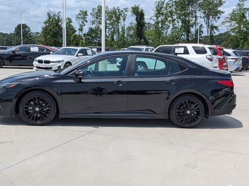 Used 2025 Toyota Camry SE FWD image 2