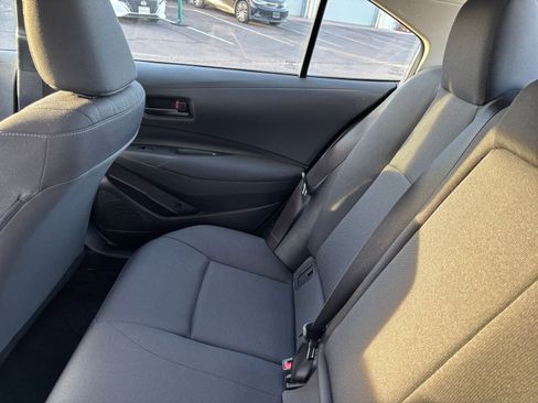 Used 2025 Toyota Corolla LE image 38