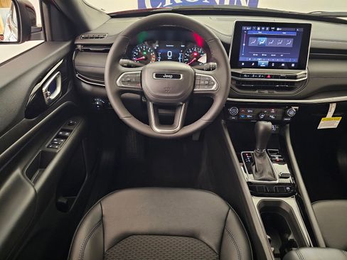 New 2026 Jeep Compass Latitude image 17