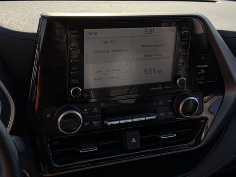 Used 2020 Toyota Highlander XLE AWD/4WD image 13