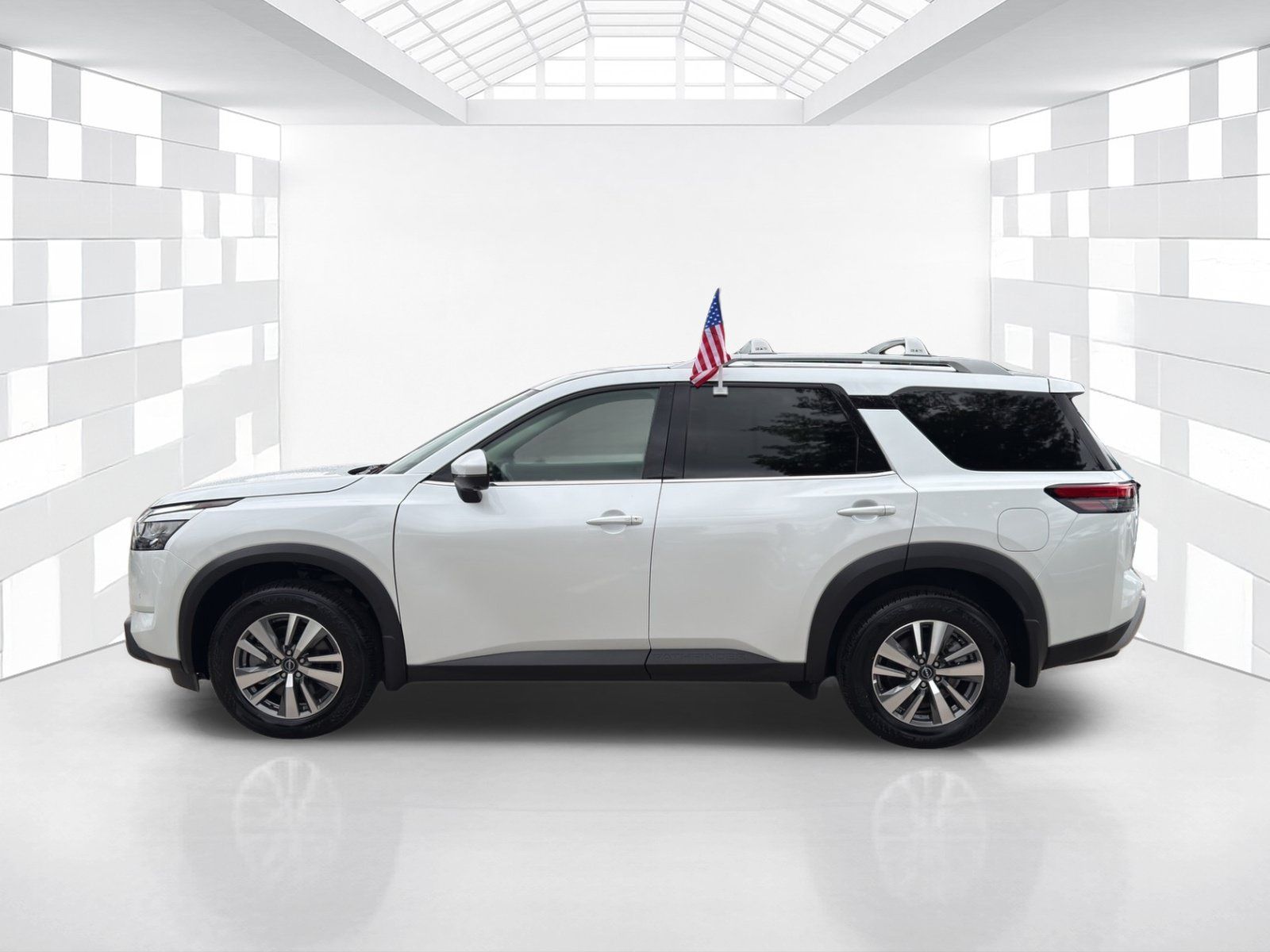 Used 2025 Nissan Pathfinder SL FWD image 4