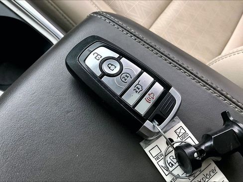 Used 2022 Ford Explorer Platinum w/ Equipment Group 601A image 13