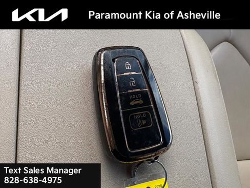 Used 2021 Toyota Highlander XLE image 27