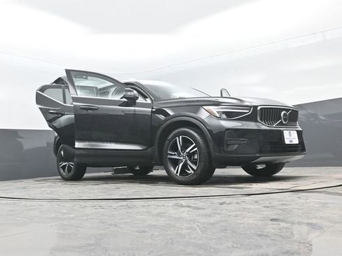 Used 2024 Volvo XC40 B5 Core image 36