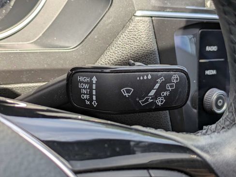 Used 2019 Volkswagen Tiguan SE FWD image 38