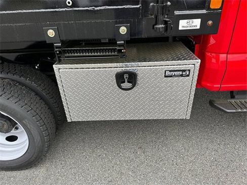 New 2025 Ford F550 XL w/ XL Chrome Package image 9