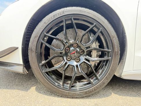 Used 2023 Chevrolet Corvette Z06 w/ Z07 Performance Package RWD image 28