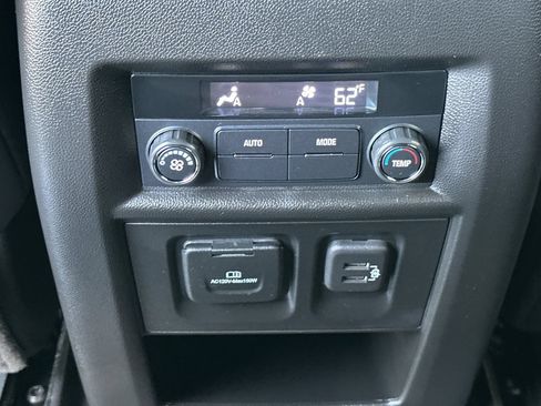 Certified 2022 Chevrolet Traverse RS FWD image 15