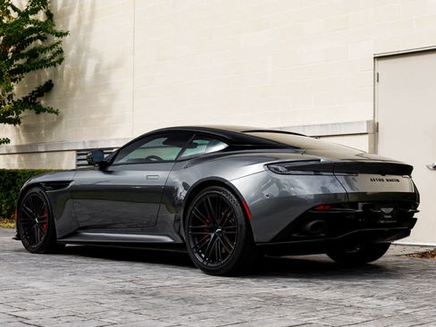 Used 2024 Aston Martin DB12 image 41