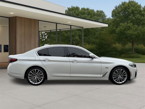 Certified 2023 BMW 530e w/ Convenience Package image 6