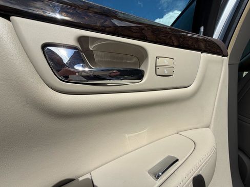 Used 2010 Cadillac DTS Luxury FWD image 22