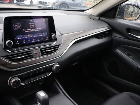 Used 2025 Nissan Altima 2.5 SV image 31