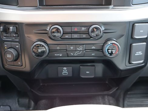 Used 2025 Ford F550 4x4 Crew Cab Super Duty image 9