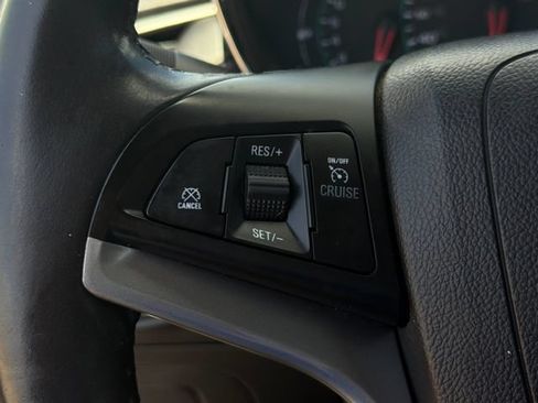 Used 2019 Chevrolet Trax LT w/ LT Convenience Package FWD image 24