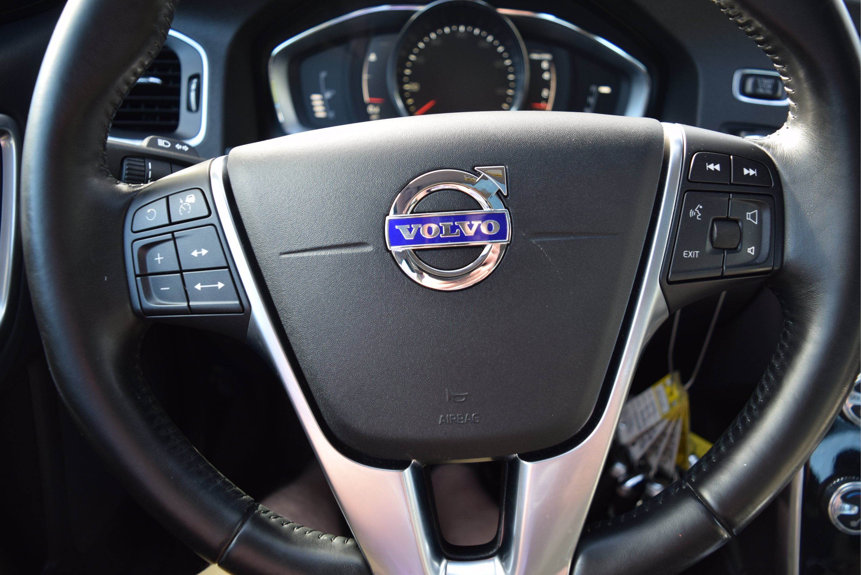 Used 2018 Volvo S60 T5 Cross Country Platinum AWD/4WD image 11