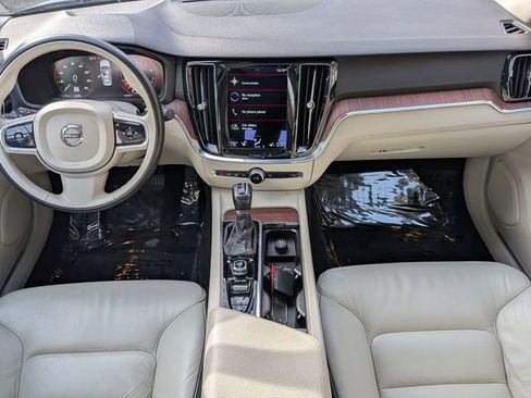 Used 2021 Volvo S60 T6 Momentum image 15