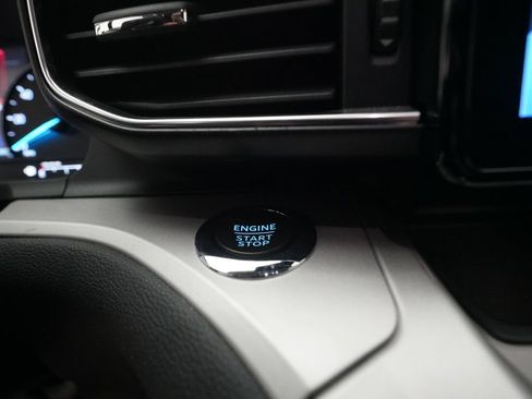 Used 2023 Ford Explorer XLT w/ Equipment Group 202A AWD/4WD image 32
