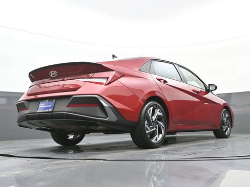 Certified 2025 Hyundai Elantra Sport image 43