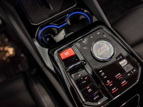 Used 2025 BMW M5 w/ Carbon Package image 30