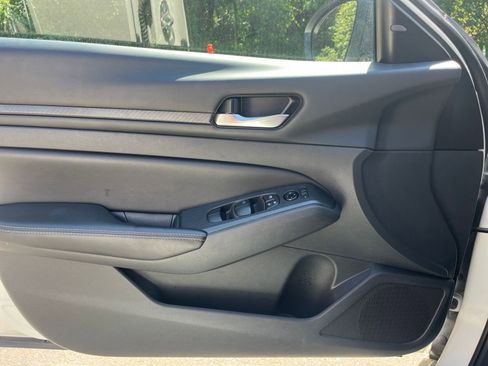 Used 2025 Nissan Altima 2.5 SV FWD image 18