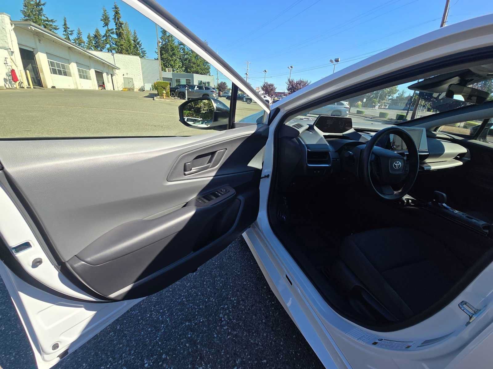 Certified 2025 Toyota Prius LE FWD image 20