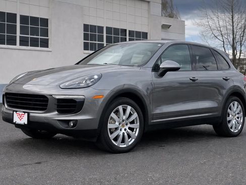 Used 2017 Porsche Cayenne S image 2