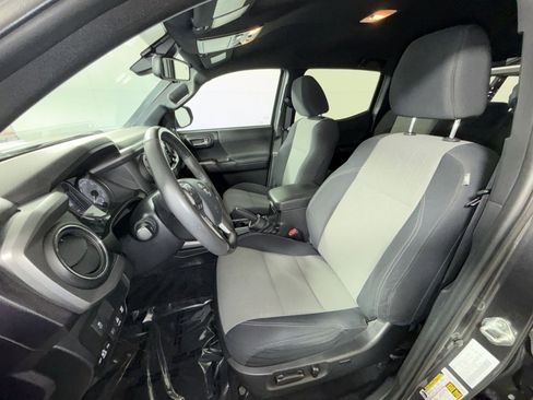 Used 2020 Toyota Tacoma TRD Off-Road image 13