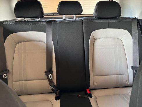 Used 2025 Hyundai Venue SEL FWD image 38