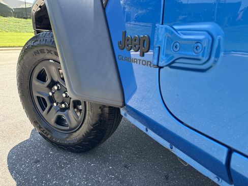 Used 2021 Jeep Gladiator Sport AWD/4WD image 12