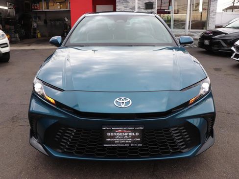 Used 2025 Toyota Camry SE image 8