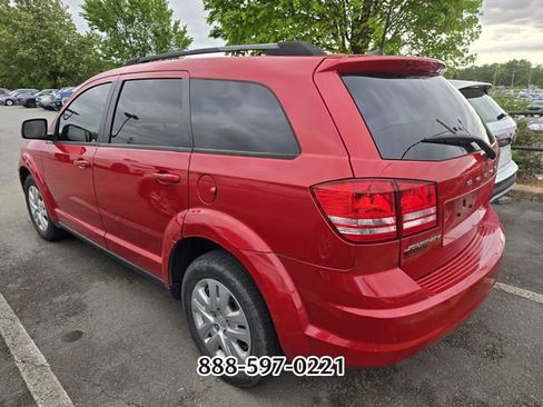 Used 2020 Dodge Journey SE w/ SE Popular Equipment Group image 4
