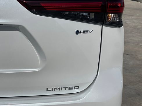 New 2025 Toyota Highlander XLE image 22