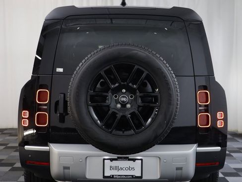 Used 2025 Land Rover Defender 130 S image 18