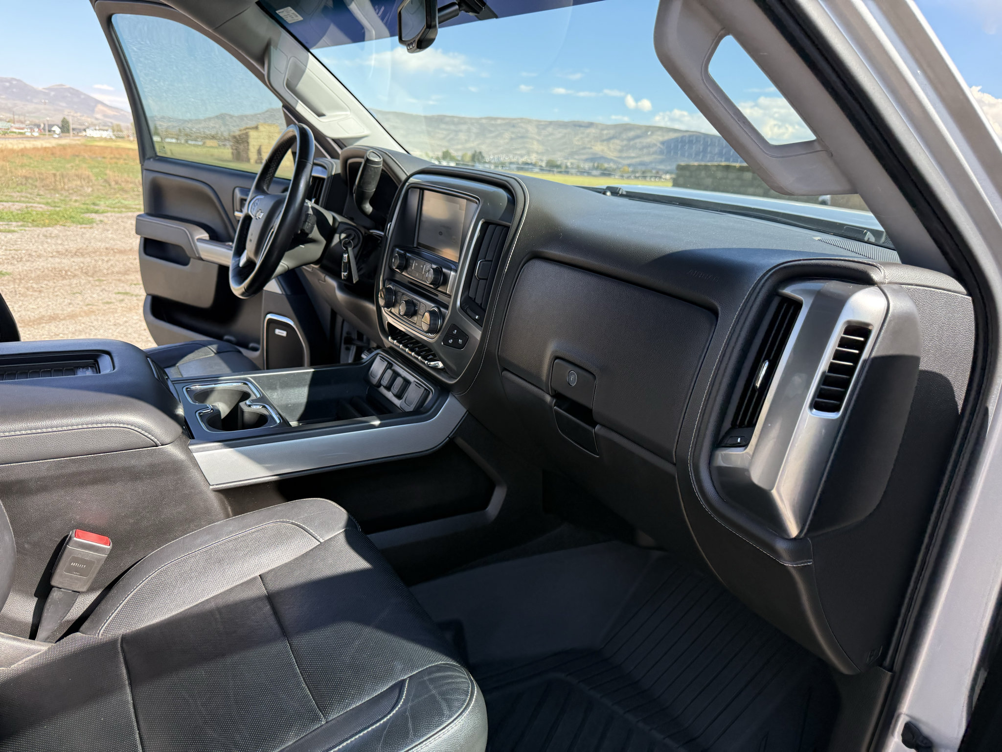 Used 2017 Chevrolet Silverado 2500 LTZ w/ Duramax Plus Package AWD/4WD image 38