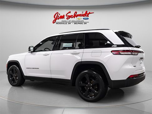 Used 2023 Jeep Grand Cherokee Altitude image 4