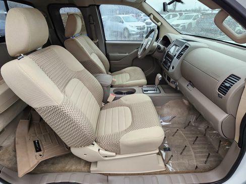 Used 2016 Nissan Frontier SV image 16